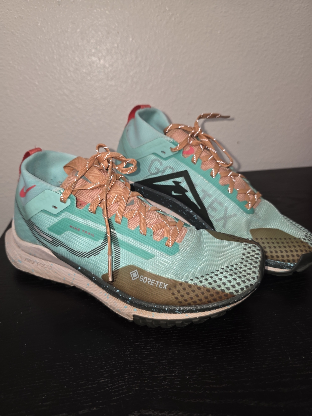 Nike Women’s Mint Green Gore-Tex Running Shoes with Peach Laces